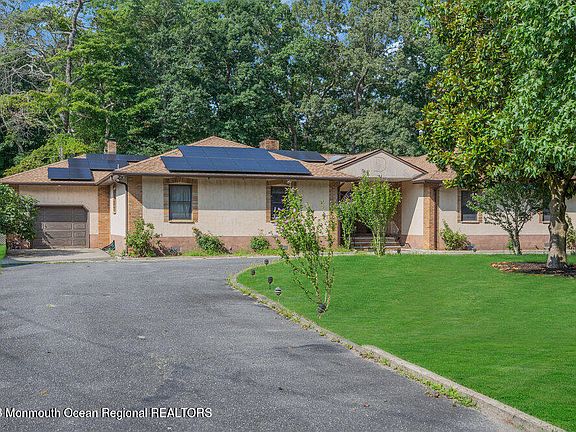 3rd image of 147 Serpentine Drive E