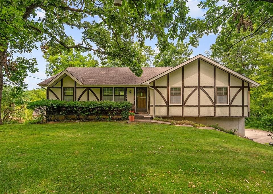 1st image of 10305 NW Meadow Lane Cir
