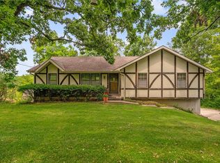 10305 NW Meadow Lane Cir, Parkville, MO 64152