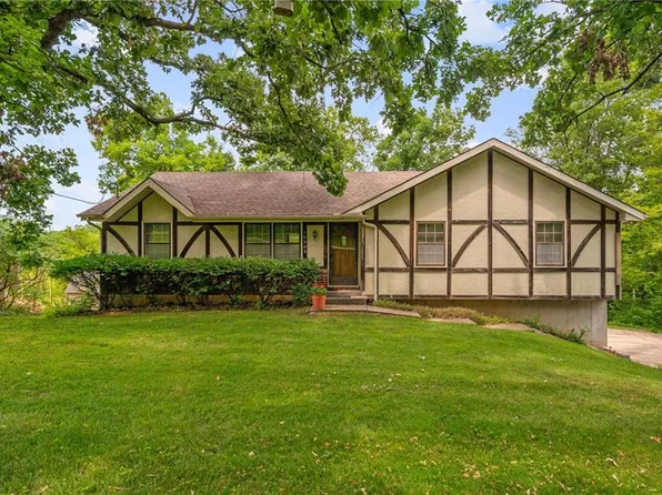 10305 NW Meadow Lane Cir, Parkville, MO 64152