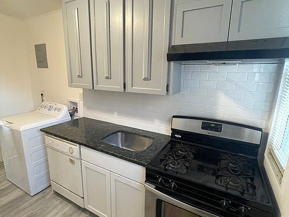 4th image of 223 Pennsylvania Ave Unit A