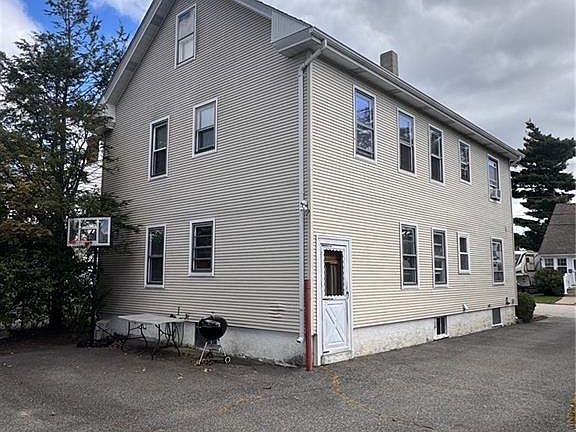3rd image of 71 Rowe Ave