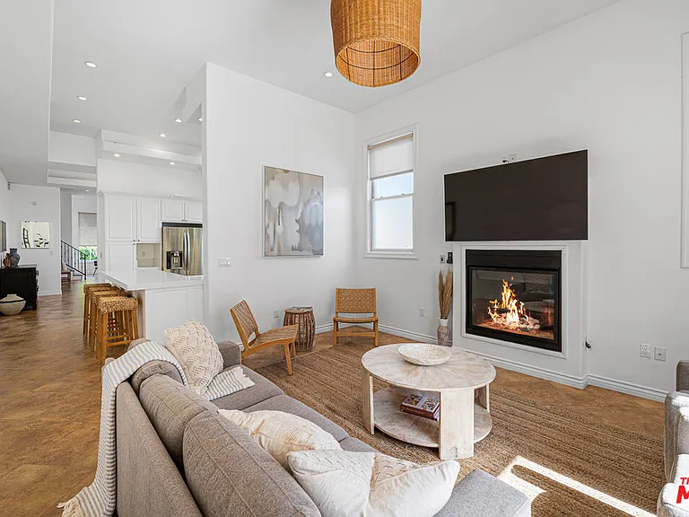 715 N Kilkea Dr #1/2 — Photo 12