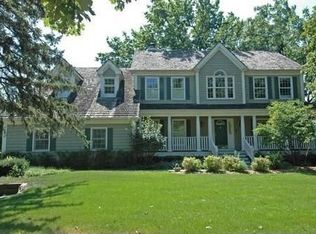 2070 W Wiesbrook Rd, Wheaton, IL 60187