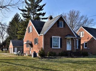 2324 E Ridgewood Dr, Seven Hills, OH 44131