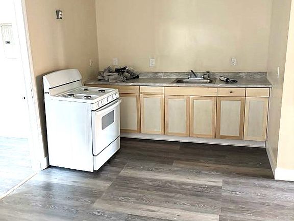 2nd image of 746 Railroad Ave