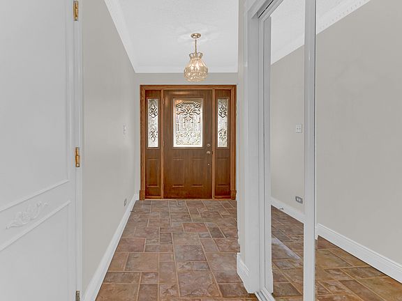 4th image of 16563 Crescent Ave