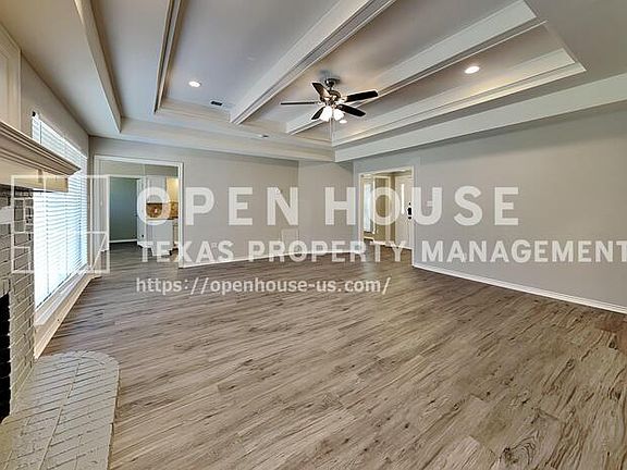 3rd image of 1114 Wilshire Dr