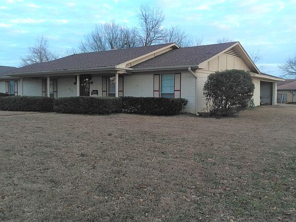 2nd image of 2810 Briarwood Dr