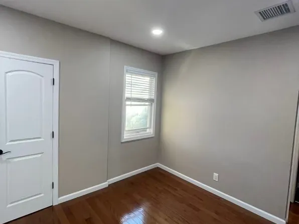 126 Mills Ave Floor 2, Staten Island, NY 10305