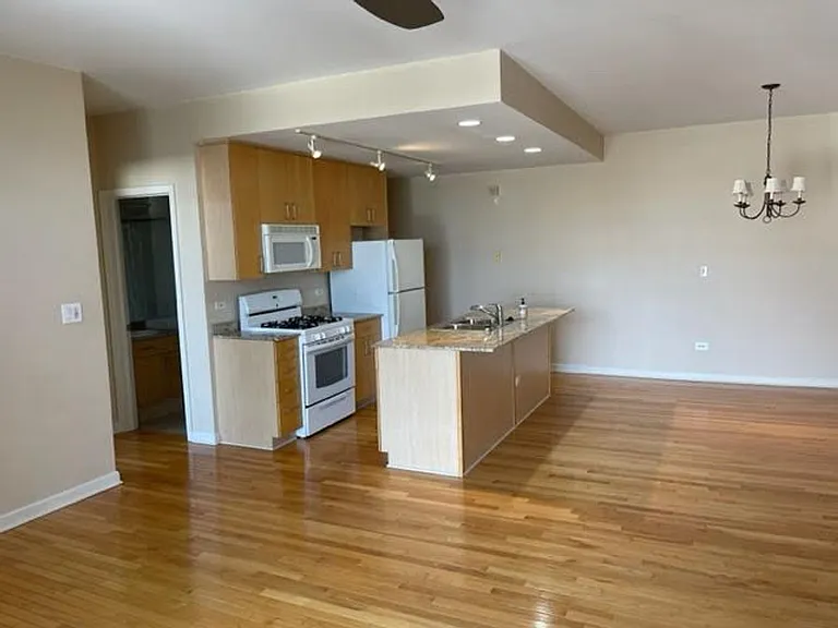 680 N Green St #707 — Photo 4