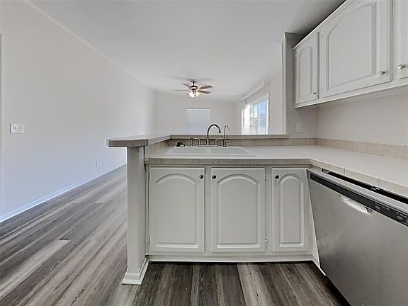 5th image of 10203 Elderberry Park Ln