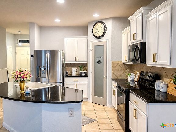 3rd image of 477 Centinela St