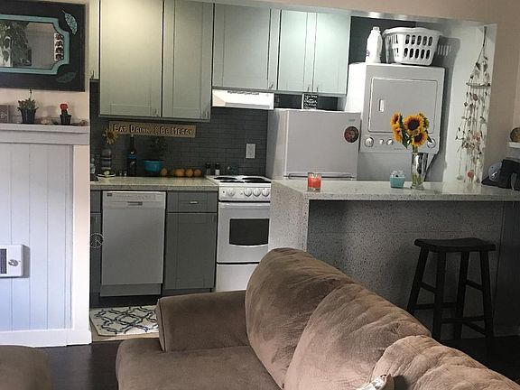 4th image of 723 Santa Barbara Pl #723.5