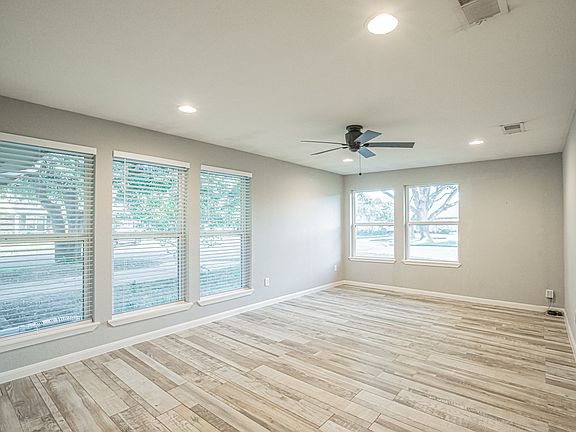 4th image of 5808 Silver Lake Ct