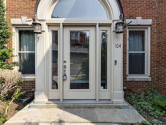 2nd image of 104 Forest Place Cir