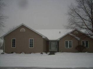 270 N 18th Ave, Hiawatha, IA 52233