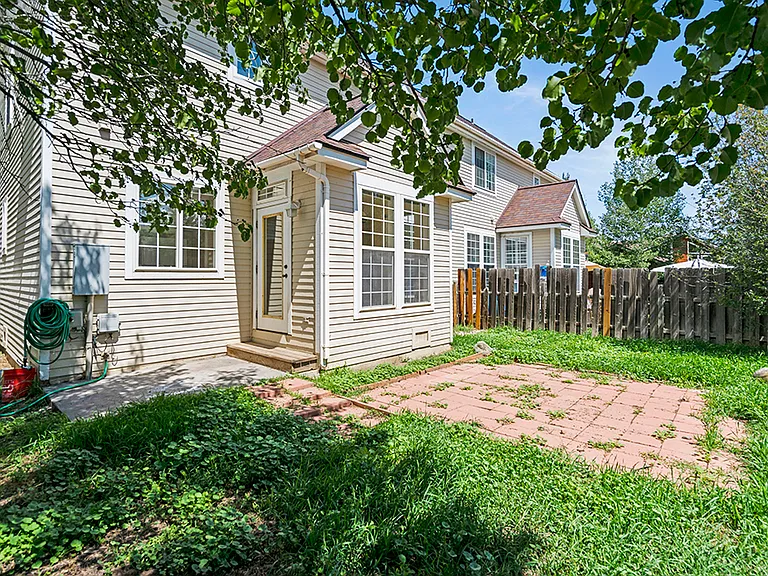 606 Valentine Dr — Photo 4