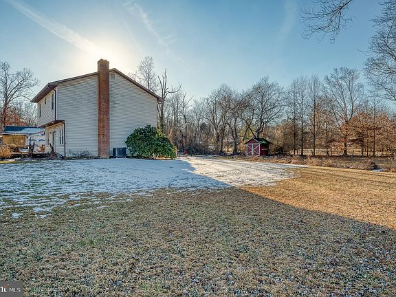 3rd image of 2102 Moorland Dr