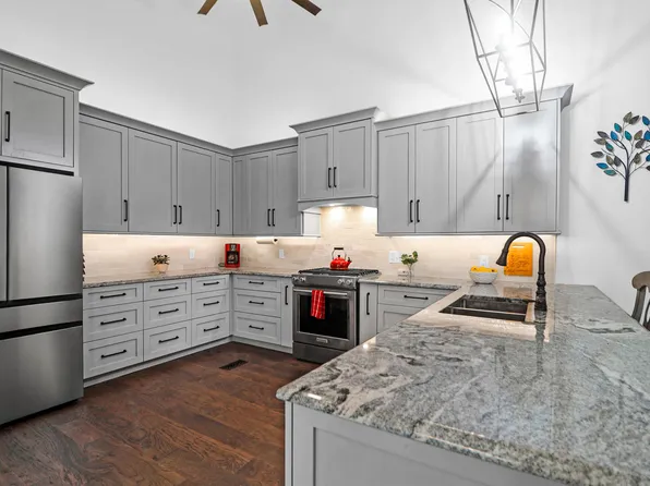 1094 Honeysuckle Ln, Charleston, SC 29412