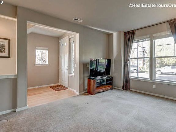 5th image of 704 NE 72nd Ave