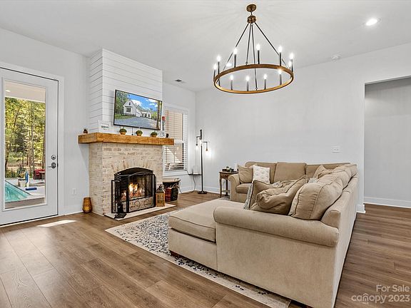 5th image of 8709 Crestview Dr