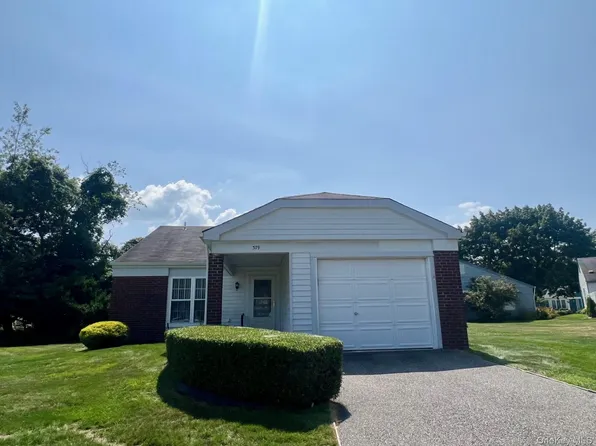 379 Larchmont Court #379, Ridge, NY 11961