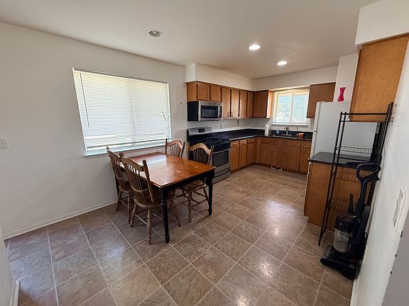 3rd image of 28610 Leona St