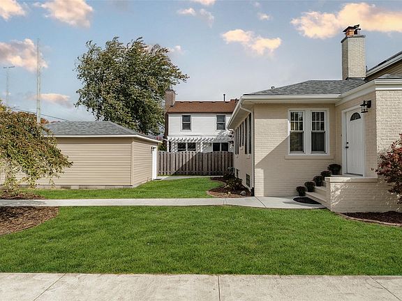 4th image of 33316 Jefferson Ave