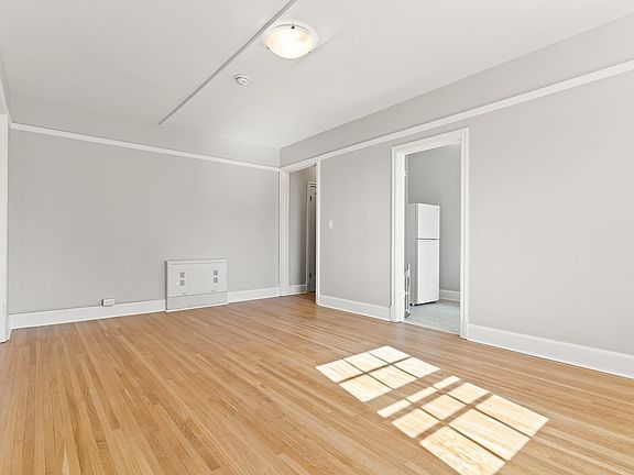 4th image of 2915 14th Ave #Studio-