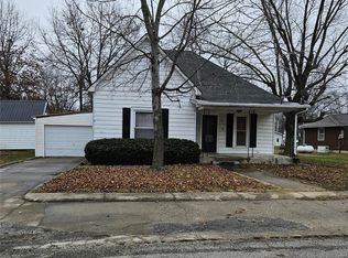 513 S Center St, Clarence, MO 63437