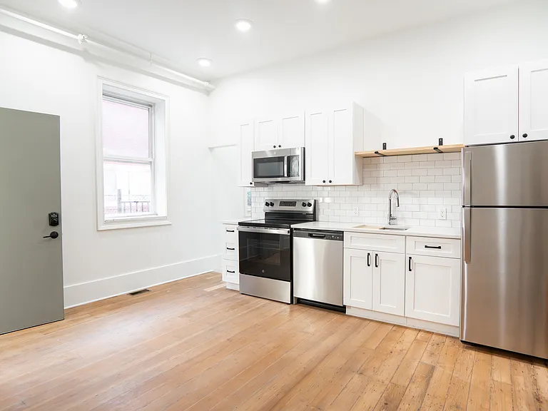 4402 Butler St #102 — Photo 2