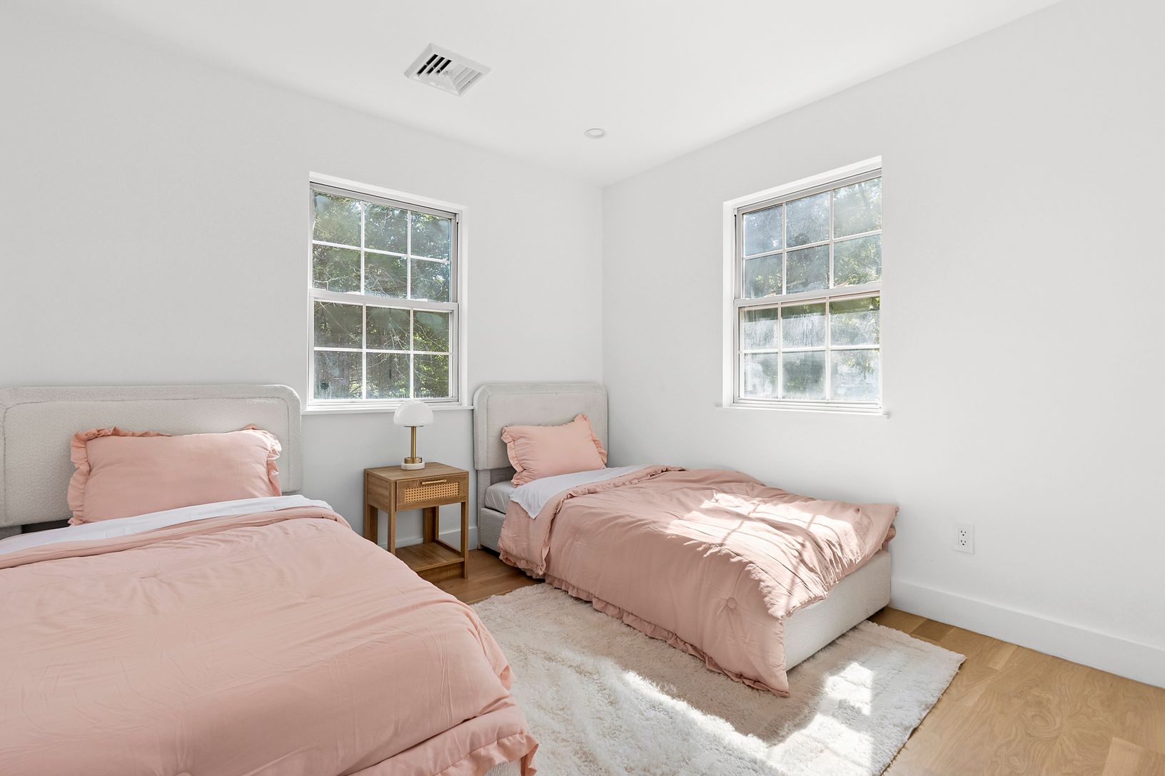  BEDROOM #3 WITH 2 TWINS BED OR ROOM FOR A QUEEN BED