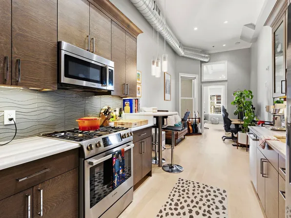 313 Washington Street image 2 of 21