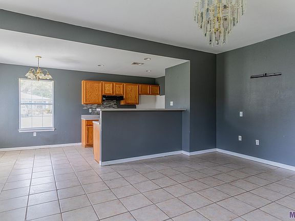 3rd image of 111 Ruth Dr