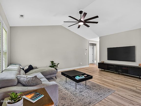 4th image of 132 Balsam Road