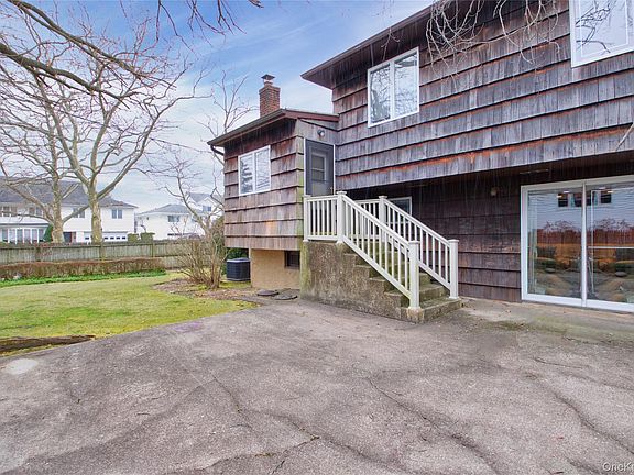 4th image of 1066 Cedarhurst Street