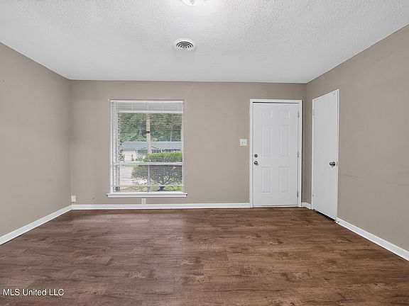 4th image of 1755 Woody Dr