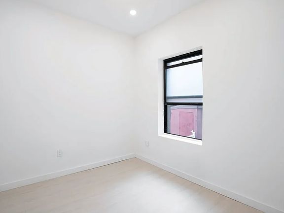 3rd image of 36 Orchard St APT 4B