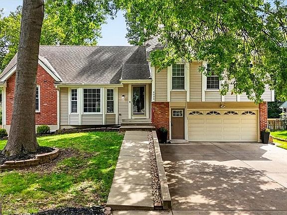 2nd image of 9033 Greenway Ln
