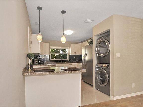 5th image of 4407 Iowa Ave