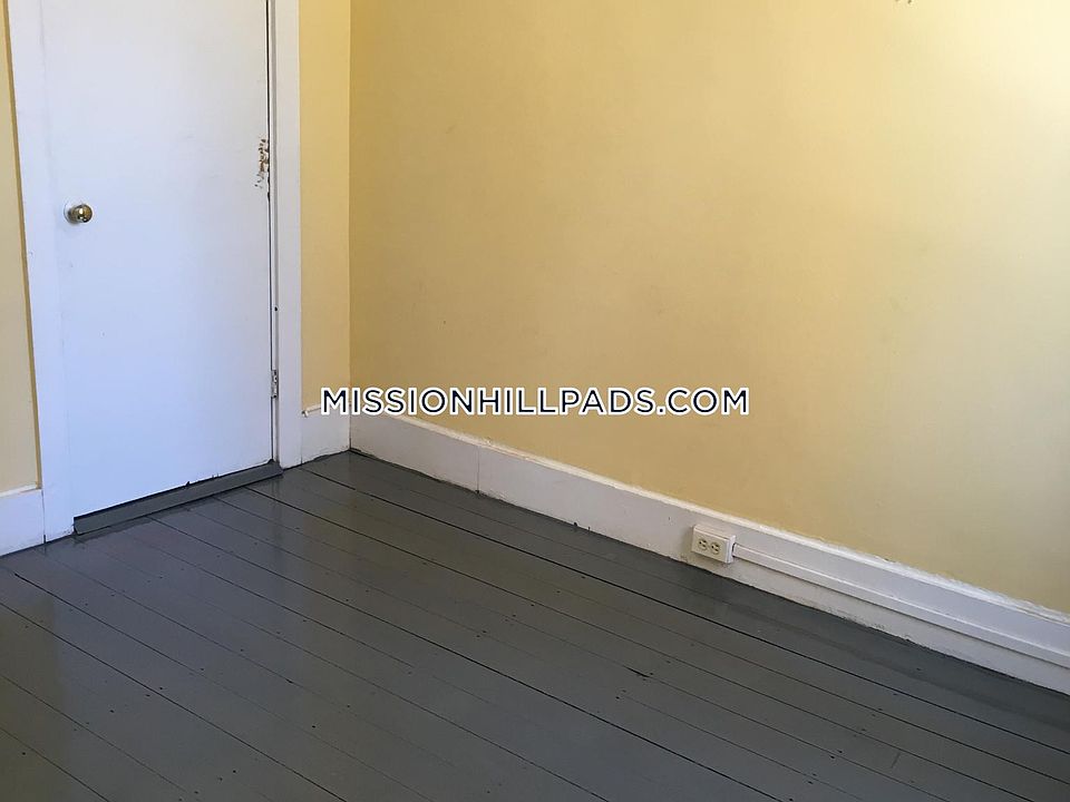 2nd image of 832 Huntington Ave #2AE