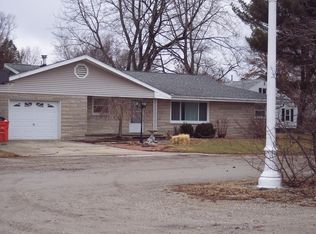1211 E Jackson St, Sullivan, IL