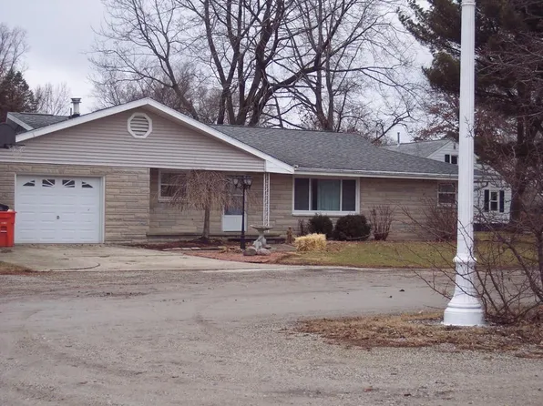 1211 E Jackson St, Sullivan, IL 61951
