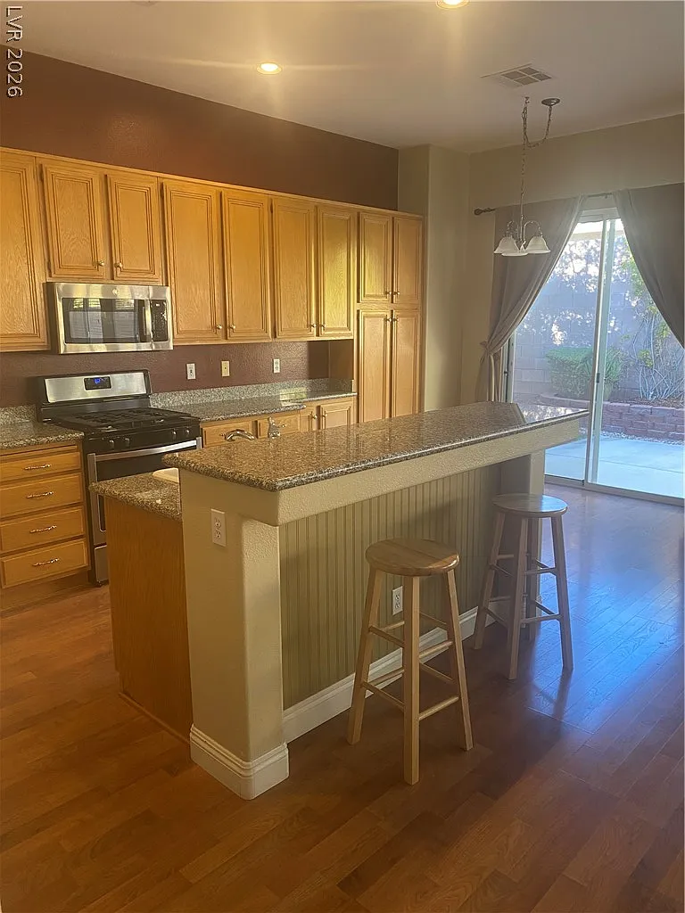 3 bed, 2.0 bath, 1746 sqft, $2,399 — Photo 4