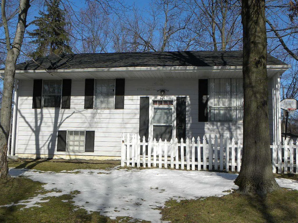 564 Fairholme Rd photo 1