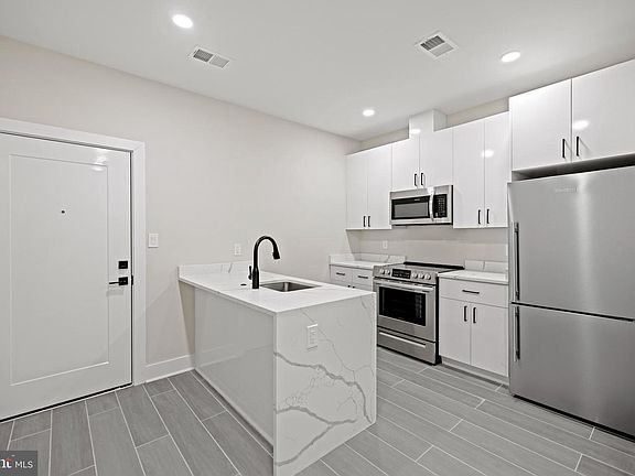 5th image of 824 18th St NE #2