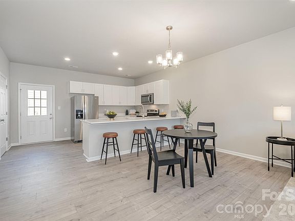 5th image of 336 A Lincoln St