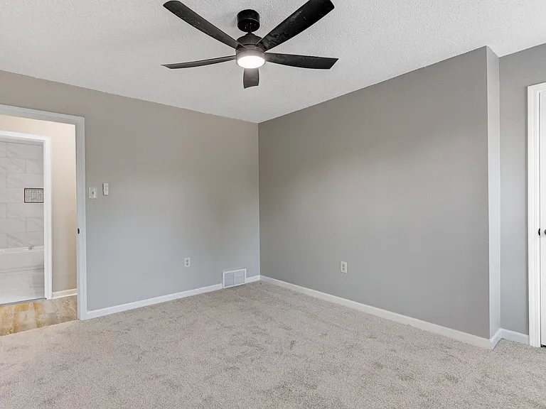 7801 Autumn Creek Dr — Photo 14