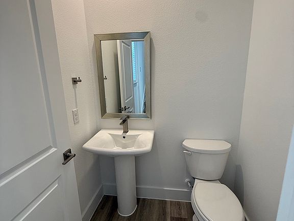 5th image of 1521 Creekside Dr #1521